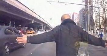 最牛碰瓷视频,惊险瞬间!最牛碰瓷视频揭秘真相